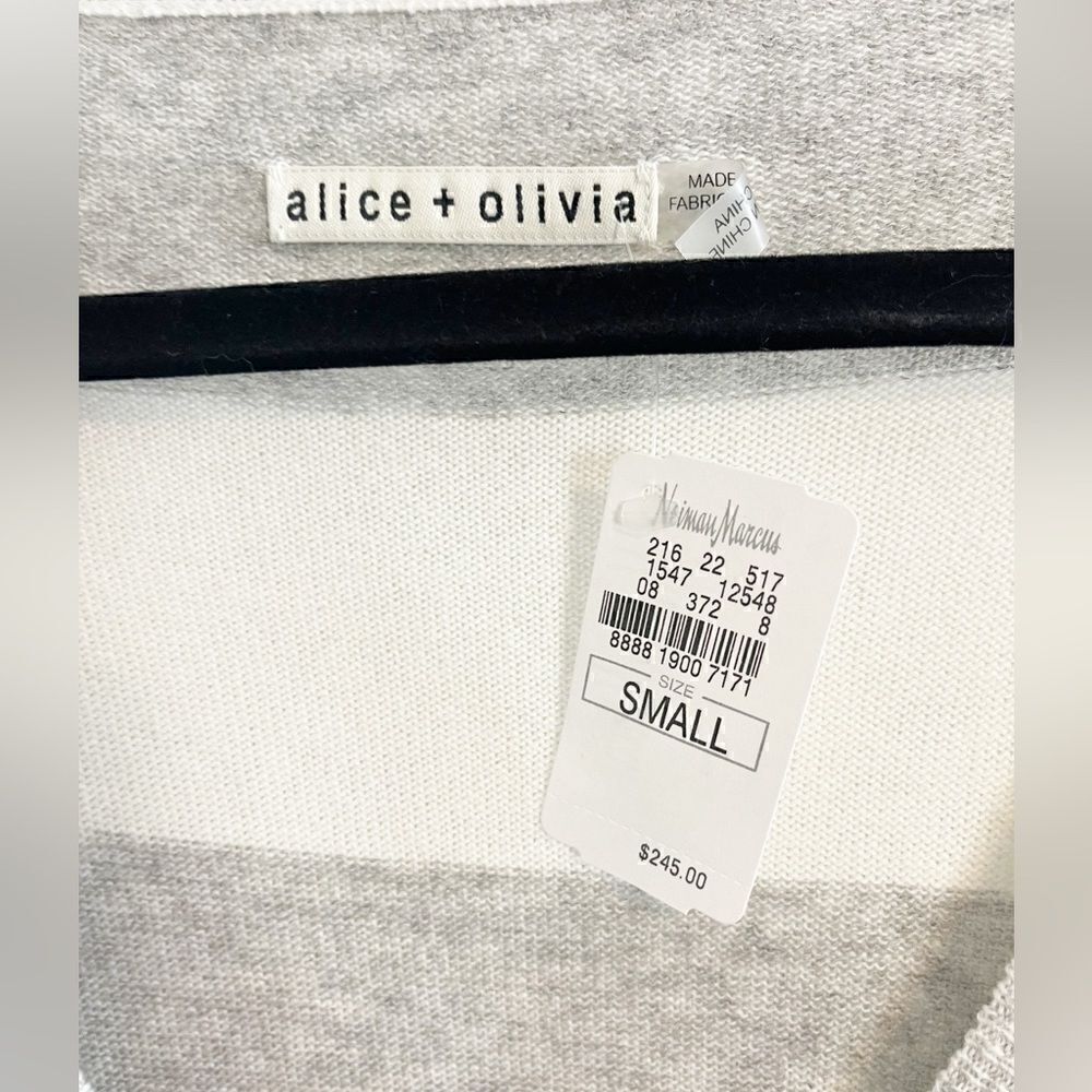 Alice & Olivia gray and white Striped Cropped V neck Sweater - Small. NWT - Picture 6 of 8